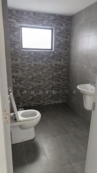 Rumah Teres 2-Tingkat untuk Dijual di Mahkota Hills (Lenggeng) - Bernard Tay - PropertyGuru.com.my