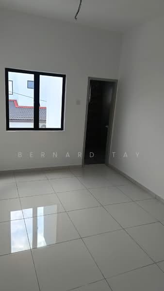 Rumah Teres 2-Tingkat untuk Dijual di Mahkota Hills (Lenggeng) - Bernard Tay - PropertyGuru.com.my