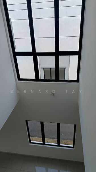 Rumah Teres 2-Tingkat untuk Dijual di Mahkota Hills (Lenggeng) - Bernard Tay - PropertyGuru.com.my