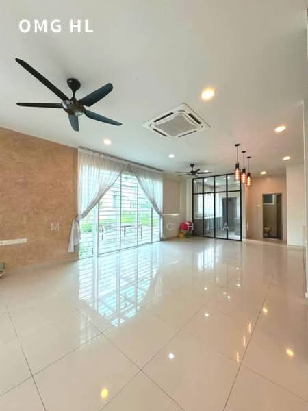 Cluster House for Sale in Kota Kemuning (Shah Alam) - Mason Chiah - Living Room - PropertyGuru.com.my