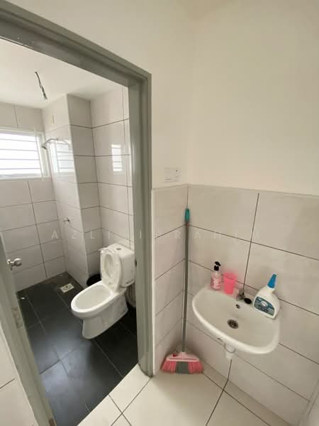 Rumah Teres untuk Dijual di Gombak (Selangor) - Azli Ibrahim - Bathroom - PropertyGuru.com.my