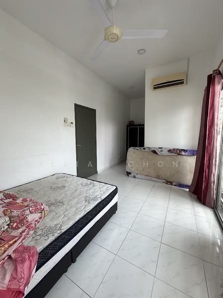 2-storey Terraced House for Sale in Taman Cheng Setia (Cheng) - William Chong - Bedroom - PropertyGuru.com.my