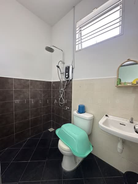 2-storey Terraced House for Sale in Taman Cheng Setia (Cheng) - William Chong - Bathroom - PropertyGuru.com.my