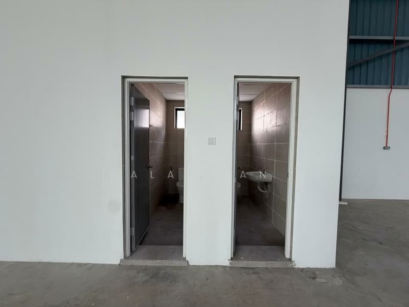 Detached Factory for Rent in Kapar (Selangor) - Alan Tan - Bathroom - PropertyGuru.com.my