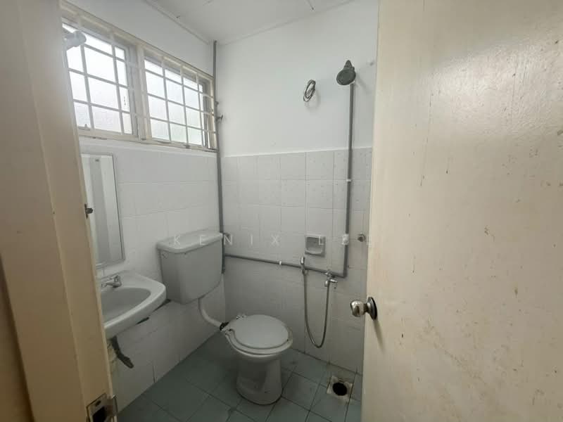 2-storey Terraced House for Rent in Usj 11 (Subang Jaya) - Kenix Lee - Bathroom - PropertyGuru.com.my