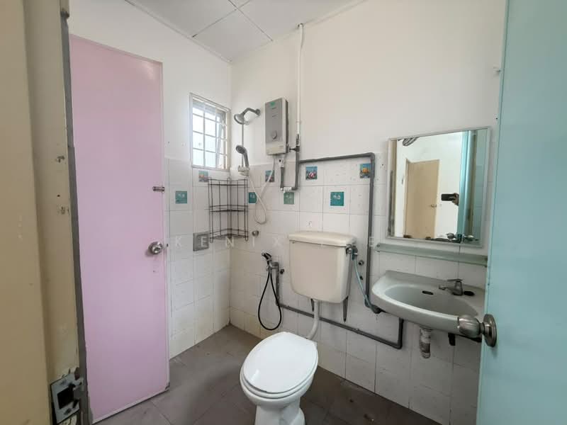 2-storey Terraced House for Rent in Usj 11 (Subang Jaya) - Kenix Lee - Bathroom - PropertyGuru.com.my