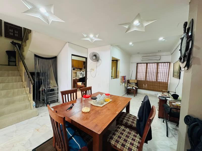 2-storey Terraced House for Sale in Taman Sri Jelok (Kajang) - Azli Ibrahim - Dining Room - PropertyGuru.com.my