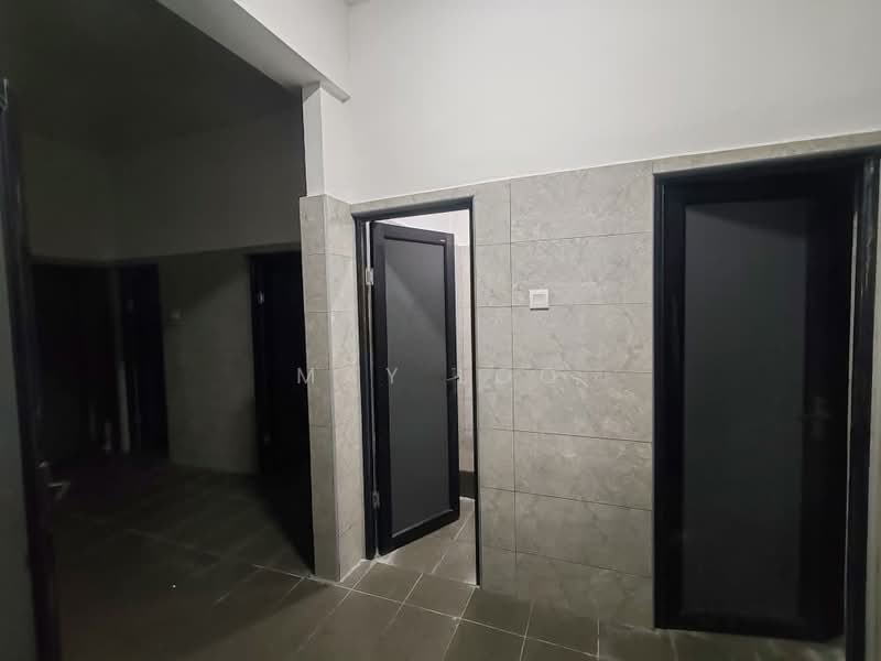 Semi-D Factory for Rent in Taman Perindustrian Usj 1 (Subang Jaya) - May Loo - Corridor - PropertyGuru.com.my