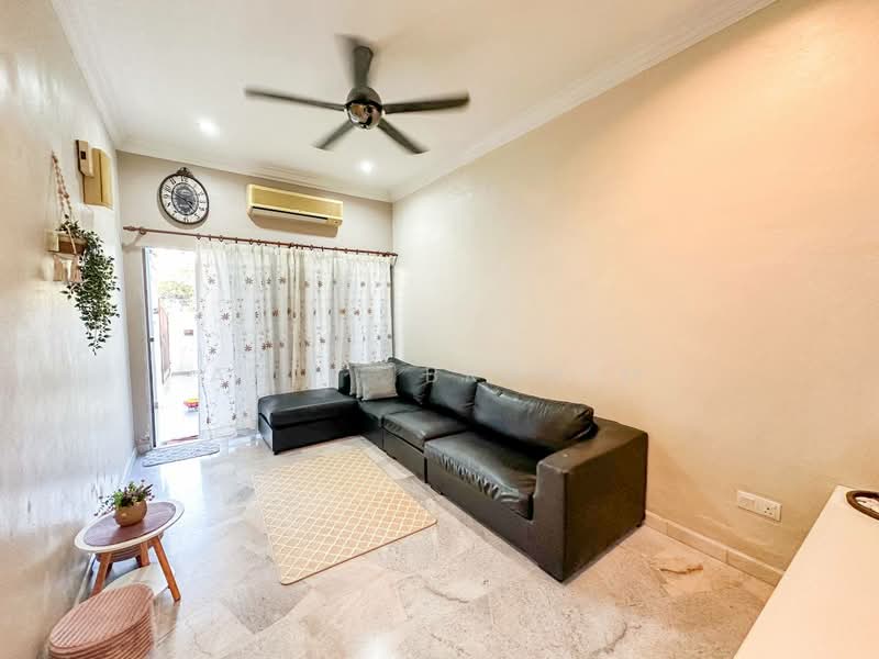 1-storey Terraced House for Sale in Taman Sungai Jelok (Kajang) - Azli Ibrahim - Living Room - PropertyGuru.com.my