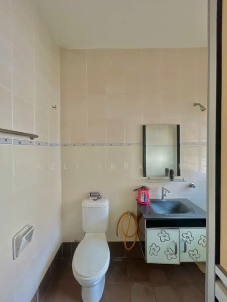 Bungalow for Sale in Seksyen 15 (Bangi) - Azli Ibrahim - Bathroom - PropertyGuru.com.my