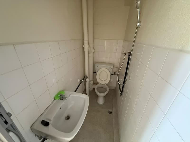 Apartment for Rent at Taman Seri Hijau - Peter Yeoh - Bathroom - PropertyGuru.com.my