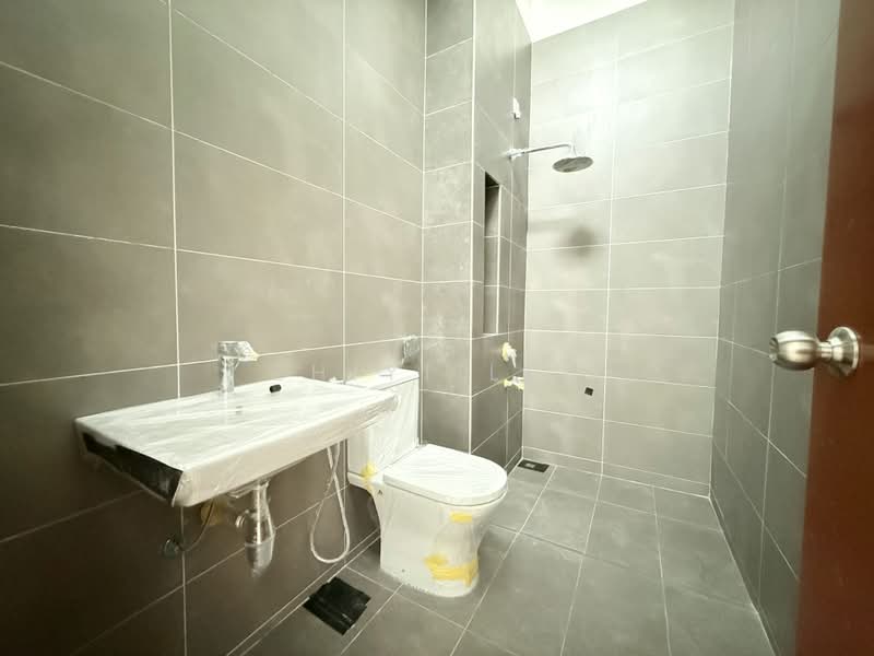 Rumah Teres 2 Tingkat untuk Dijual di Taman Dato Onn (Johor Bahru) - Zhiyi Lee - Bathroom - PropertyGuru.com.my