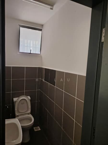 Shop for Rent in Sepang (Selangor) - HL Lau - Bathroom - PropertyGuru.com.my
