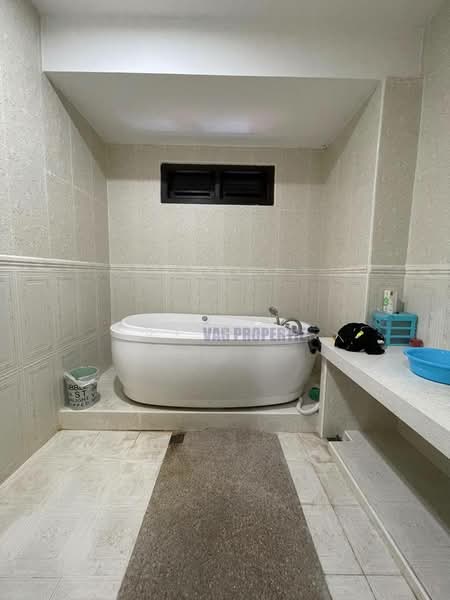 Semi-Detached House for Sale in Taman Pelangi Indah (Ulu Tiram) - SY Ngo - Bathroom - PropertyGuru.com.my