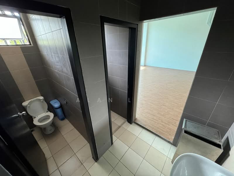 Kedai / Pejabat untuk Disewa di Cyberjaya (Selangor) - Alan Lai - Bathroom - PropertyGuru.com.my