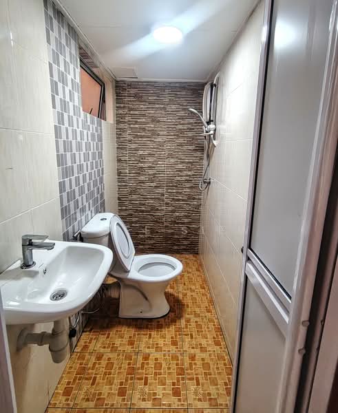 Townhouse for Rent in Taman Amansiara (Rawang) - Coee Siew - Bathroom - PropertyGuru.com.my