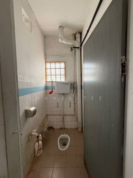 Shop for Sale in Kluang (Johor) - Shanel Tee - Bathroom - PropertyGuru.com.my