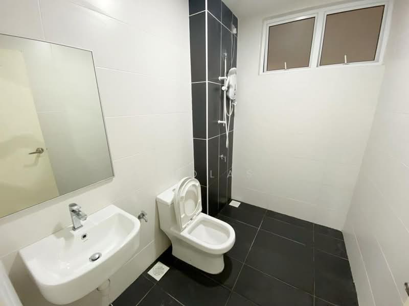 Service Residence for Sale at Twin Danga Residence - Nicholas . - Bathroom - PropertyGuru.com.my