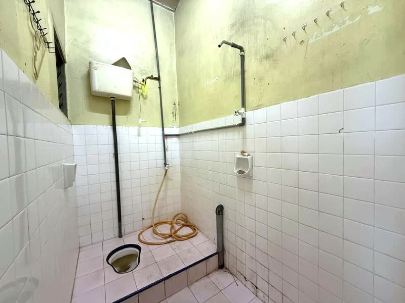 1-storey Terraced House for Sale in Bandar Baru Permas Jaya (Permas Jaya) - Karl Lim - Bathroom - PropertyGuru.com.my