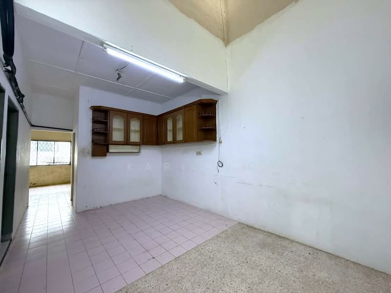 1-storey Terraced House for Sale in Bandar Baru Permas Jaya (Permas Jaya) - Karl Lim - Kitchen - PropertyGuru.com.my