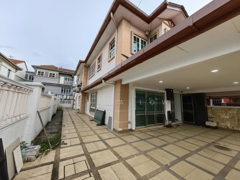 Semi-Detached House for Sale in Taman Putra Permai (Seri Kembangan) - Arnica Low - PropertyGuru.com.my