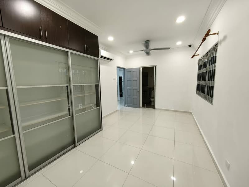 Semi-Detached House for Sale in Taman Putra Permai (Seri Kembangan) - Arnica Low - PropertyGuru.com.my