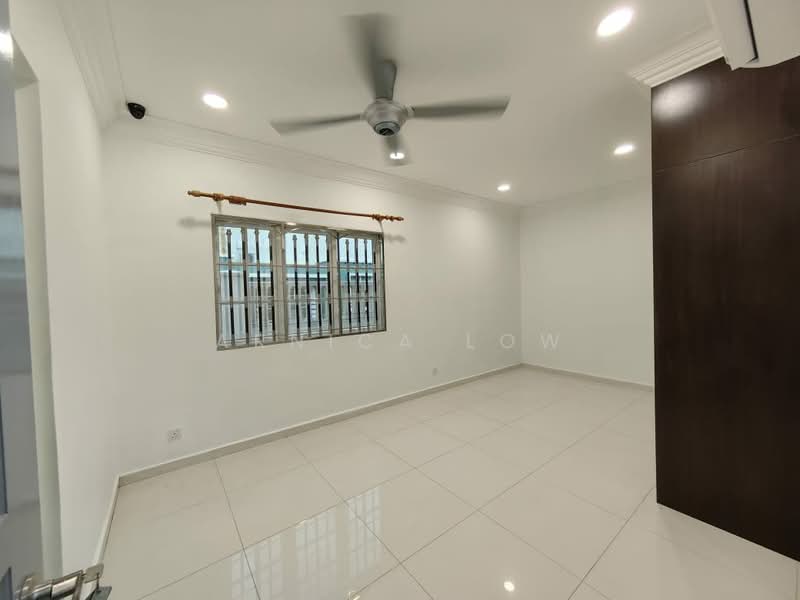 Semi-Detached House for Sale in Taman Putra Permai (Seri Kembangan) - Arnica Low - PropertyGuru.com.my
