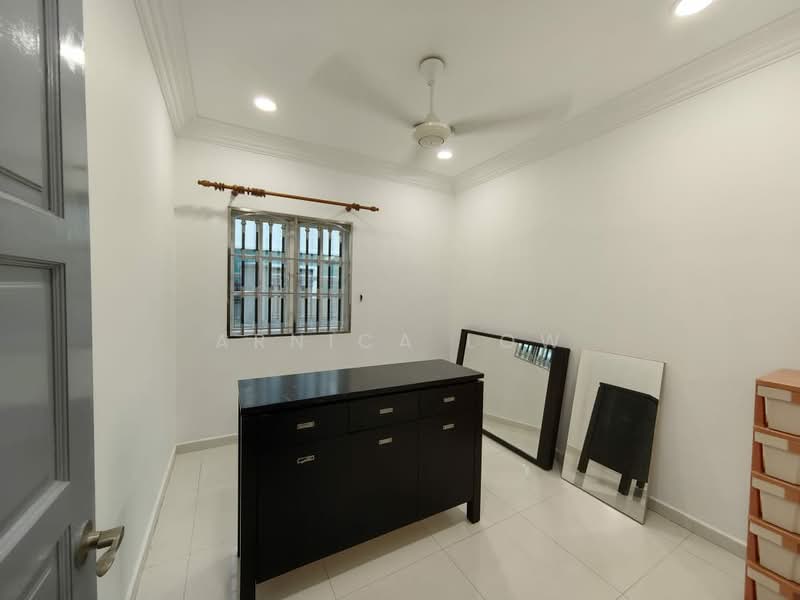 Semi-Detached House for Sale in Taman Putra Permai (Seri Kembangan) - Arnica Low - PropertyGuru.com.my