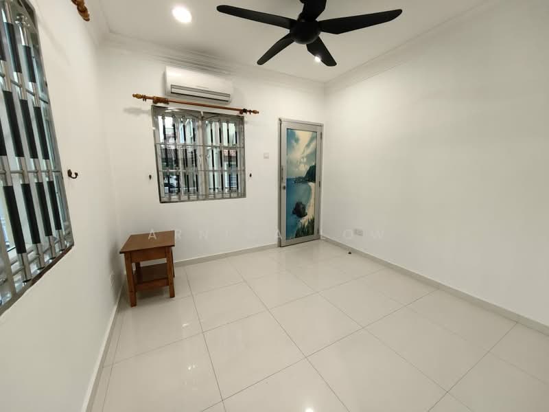Semi-Detached House for Sale in Taman Putra Permai (Seri Kembangan) - Arnica Low - PropertyGuru.com.my
