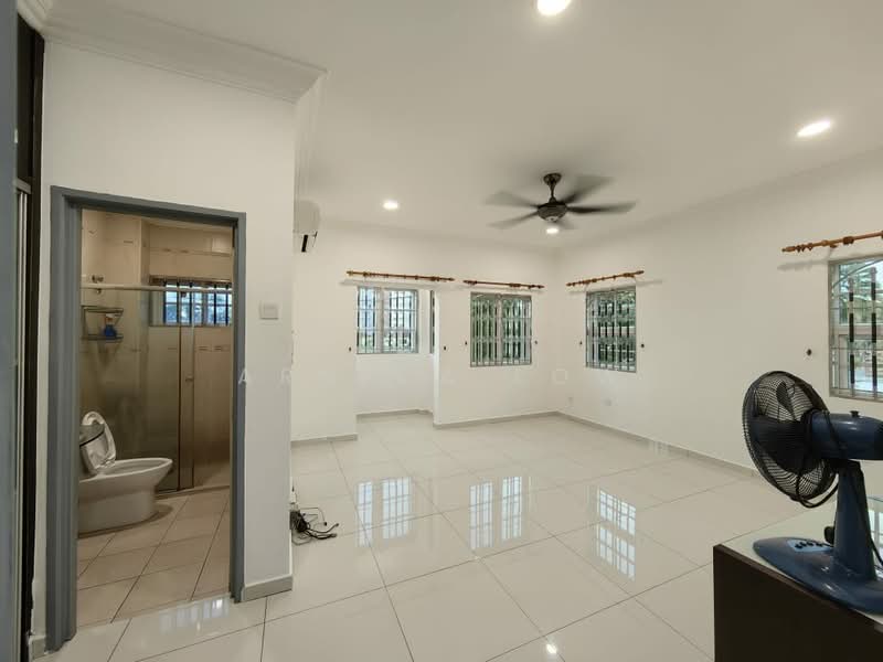 Semi-Detached House for Sale in Taman Putra Permai (Seri Kembangan) - Arnica Low - PropertyGuru.com.my