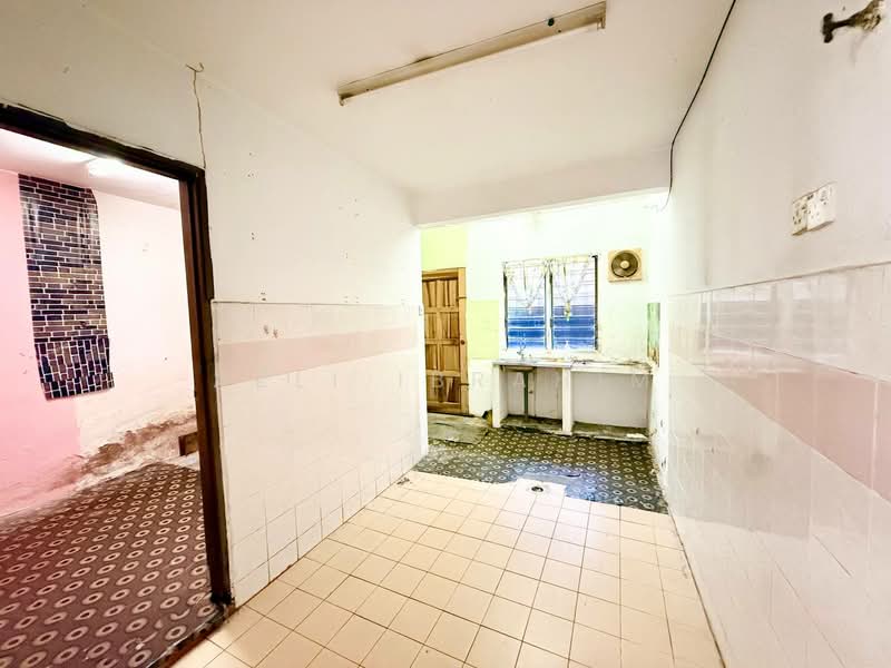 Rumah Teres 2 Tingkat untuk Dijual di Bandar Rinching Seksyen 2 (Semenyih) - Azli Ibrahim - Kitchen - PropertyGuru.com.my