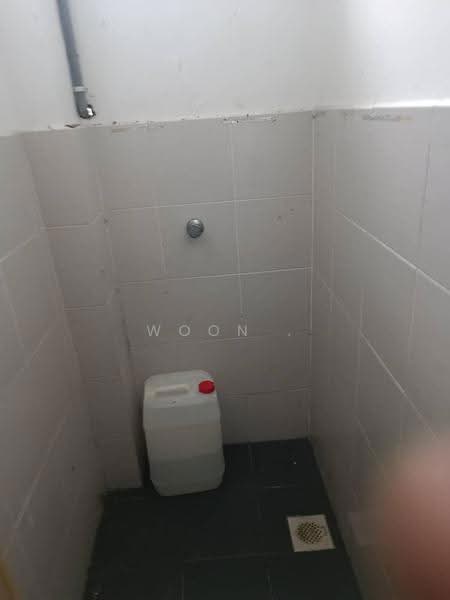 Shop for Rent in Taman Klebang Utama (Klebang) - Woon . - Bathroom - PropertyGuru.com.my