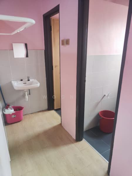 Shop for Rent in Taman Klebang Utama (Klebang) - Woon . - Bathroom - PropertyGuru.com.my