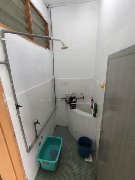 1-storey Terraced House for Sale in Taman Haji Abdullah Fahim (Kepala Batas) - Aswad . - Bathroom - PropertyGuru.com.my