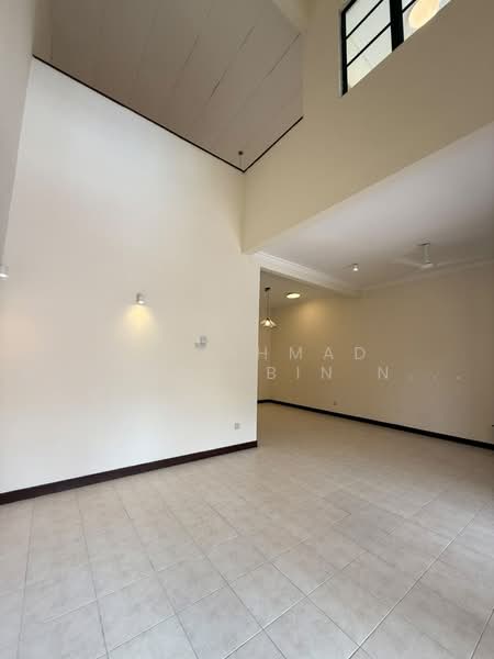 2-storey Terraced House for Sale in Bukit Jelutong (Shah Alam) - Nik Ahmad Muazzam Bin Nik Mazlan - Living Room - PropertyGuru.com.my