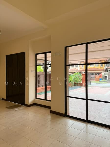 2-storey Terraced House for Sale in Bukit Jelutong (Shah Alam) - Nik Ahmad Muazzam Bin Nik Mazlan - Entrance - PropertyGuru.com.my