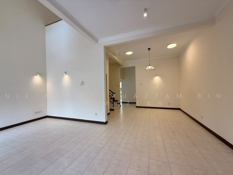 2-storey Terraced House for Sale in Bukit Jelutong (Shah Alam) - Nik Ahmad Muazzam Bin Nik Mazlan - Living Room - PropertyGuru.com.my