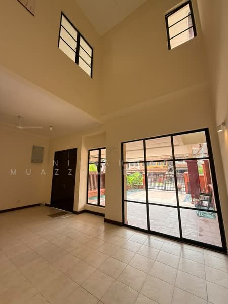 2-storey Terraced House for Sale in Bukit Jelutong (Shah Alam) - Nik Ahmad Muazzam Bin Nik Mazlan - Living Room - PropertyGuru.com.my
