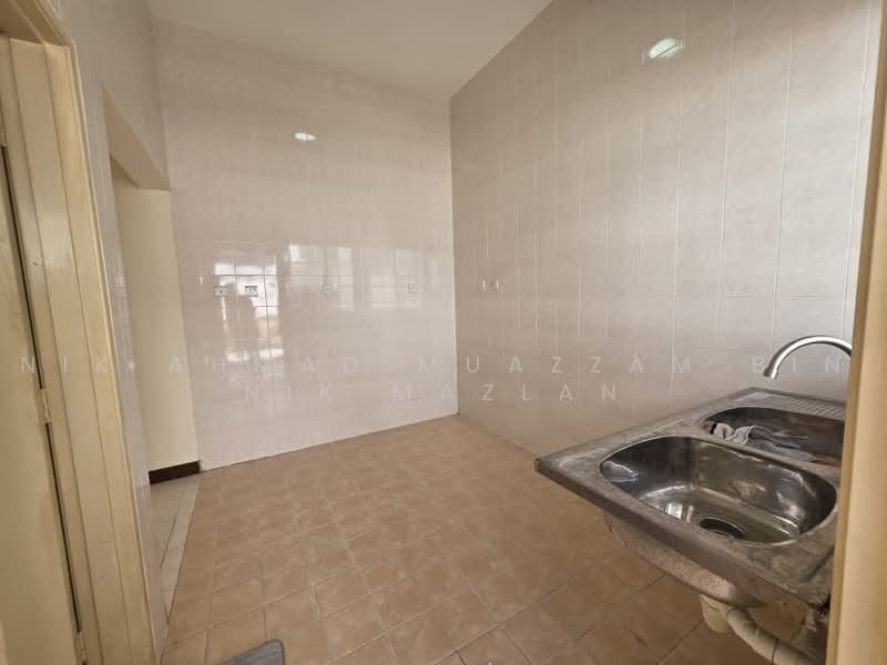 2-storey Terraced House for Sale in Bukit Jelutong (Shah Alam) - Nik Ahmad Muazzam Bin Nik Mazlan - Kitchen - PropertyGuru.com.my