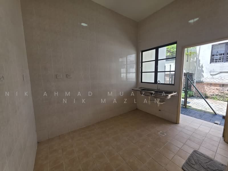 2-storey Terraced House for Sale in Bukit Jelutong (Shah Alam) - Nik Ahmad Muazzam Bin Nik Mazlan - Kitchen - PropertyGuru.com.my