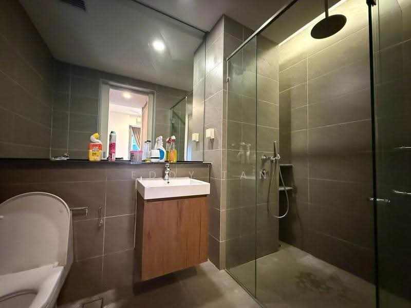 Kondominium untuk Dijual di Grand Medini - Eddy Tan - Bathroom - PropertyGuru.com.my