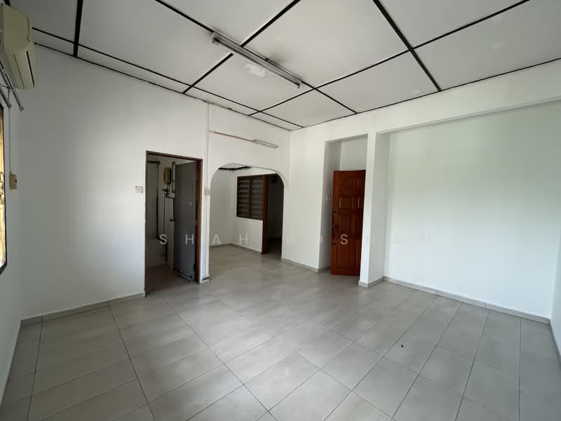 2-storey Terraced House for Sale in Kajang (Selangor) - Aishah Rosnam - Living Room - PropertyGuru.com.my