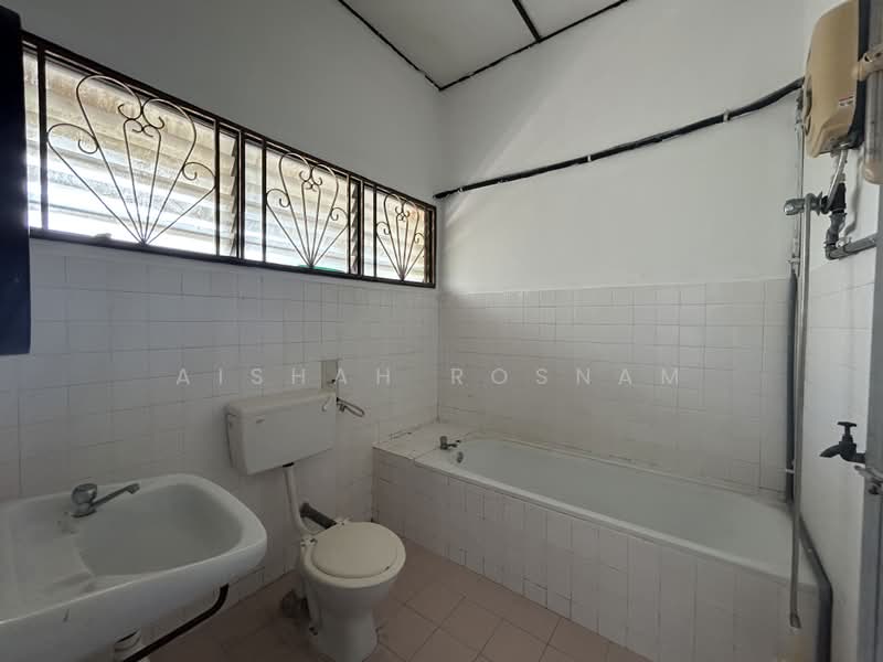 2-storey Terraced House for Sale in Kajang (Selangor) - Aishah Rosnam - Bathroom - PropertyGuru.com.my