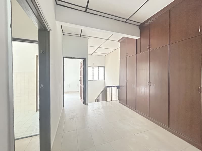 2-storey Terraced House for Sale in Taman Bukit Kajang Baru (Kajang) - Aishah Rosnam - Corridor - PropertyGuru.com.my