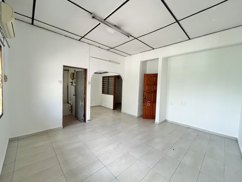2-storey Terraced House for Sale in Taman Bukit Kajang Baru (Kajang) - Aishah Rosnam - Master bedroom - PropertyGuru.com.my