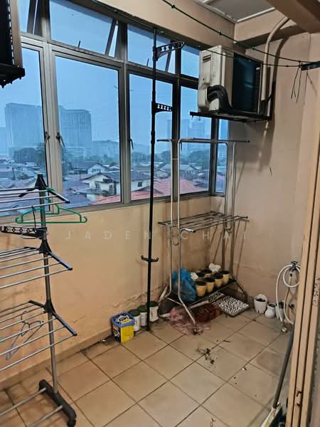 Kondominium untuk Dijual di La Villas Condominium - Jaden Chai - Balcony - PropertyGuru.com.my