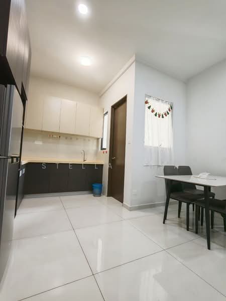 Kondominium untuk Disewa di Bay Laurel @ Country Garden Danga Bay - Stella Chia - Kitchen - PropertyGuru.com.my