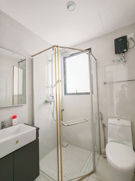 Kondominium untuk Disewa di Bay Laurel @ Country Garden Danga Bay - Stella Chia - Bathroom - PropertyGuru.com.my