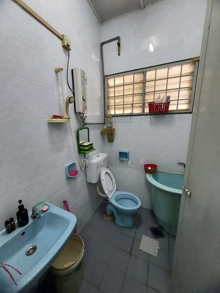 Semi-Detached House for Sale in Bandar Baru Sri Petaling (Sri Petaling) - LOW WK - Bathroom - PropertyGuru.com.my