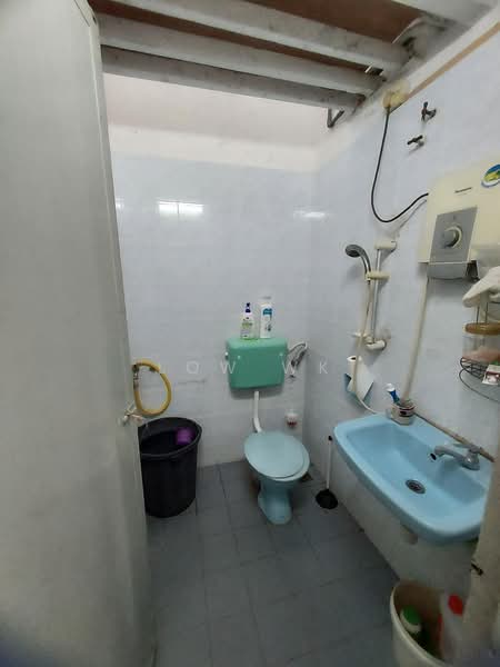 Semi-Detached House for Sale in Bandar Baru Sri Petaling (Sri Petaling) - LOW WK - Bathroom - PropertyGuru.com.my
